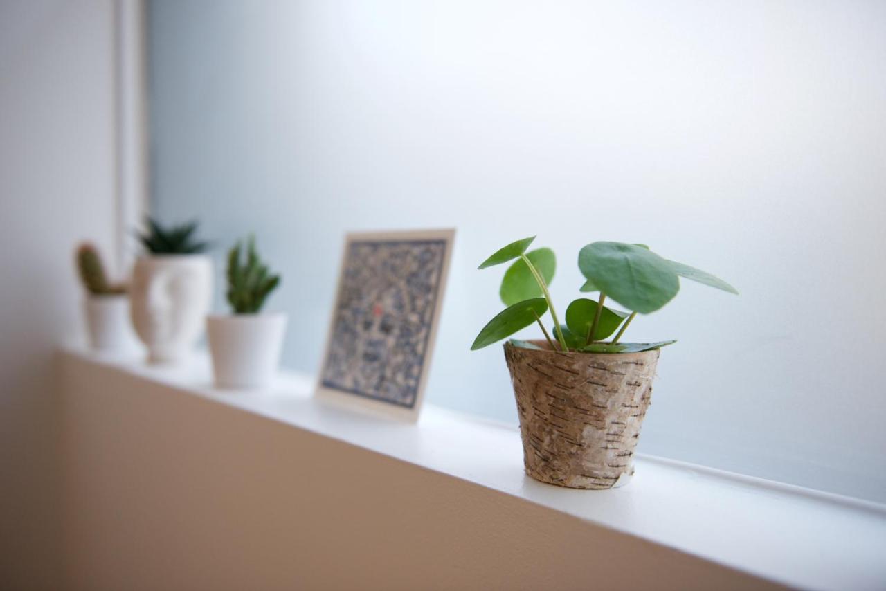 Charming Parisian Apartment With Air Conditioning - Climatisation & 2 Bedrooms - Batignolles Paris Bagian luar foto