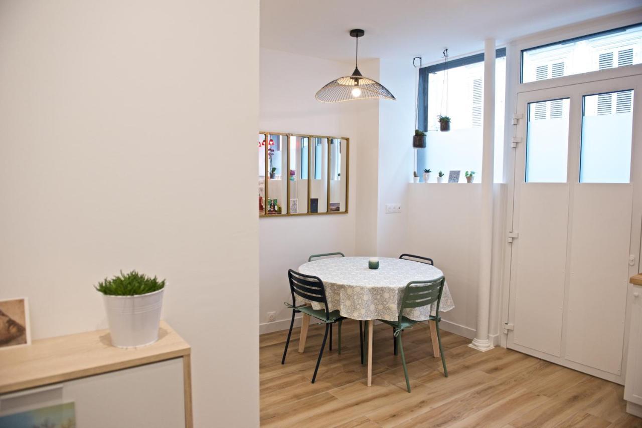 Charming Parisian Apartment With Air Conditioning - Climatisation & 2 Bedrooms - Batignolles Paris Bagian luar foto