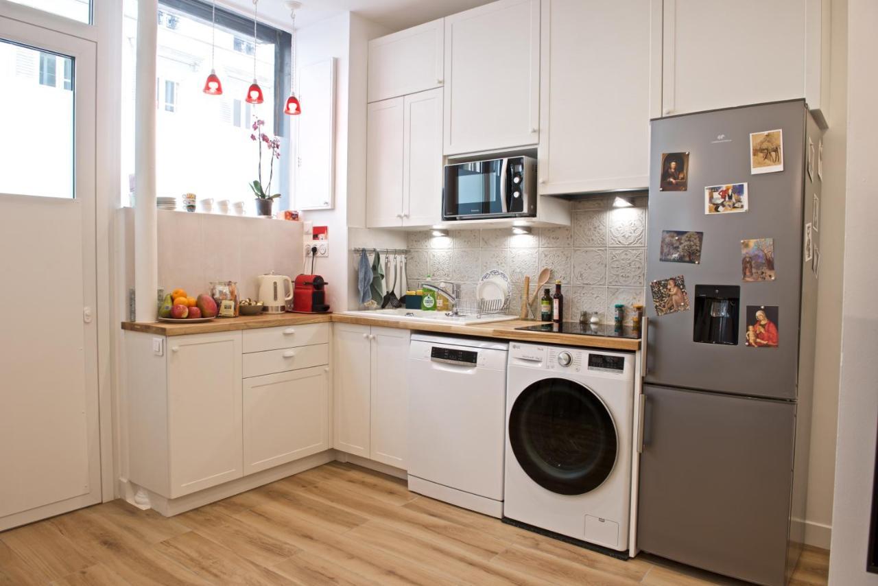 Charming Parisian Apartment With Air Conditioning - Climatisation & 2 Bedrooms - Batignolles Paris Bagian luar foto